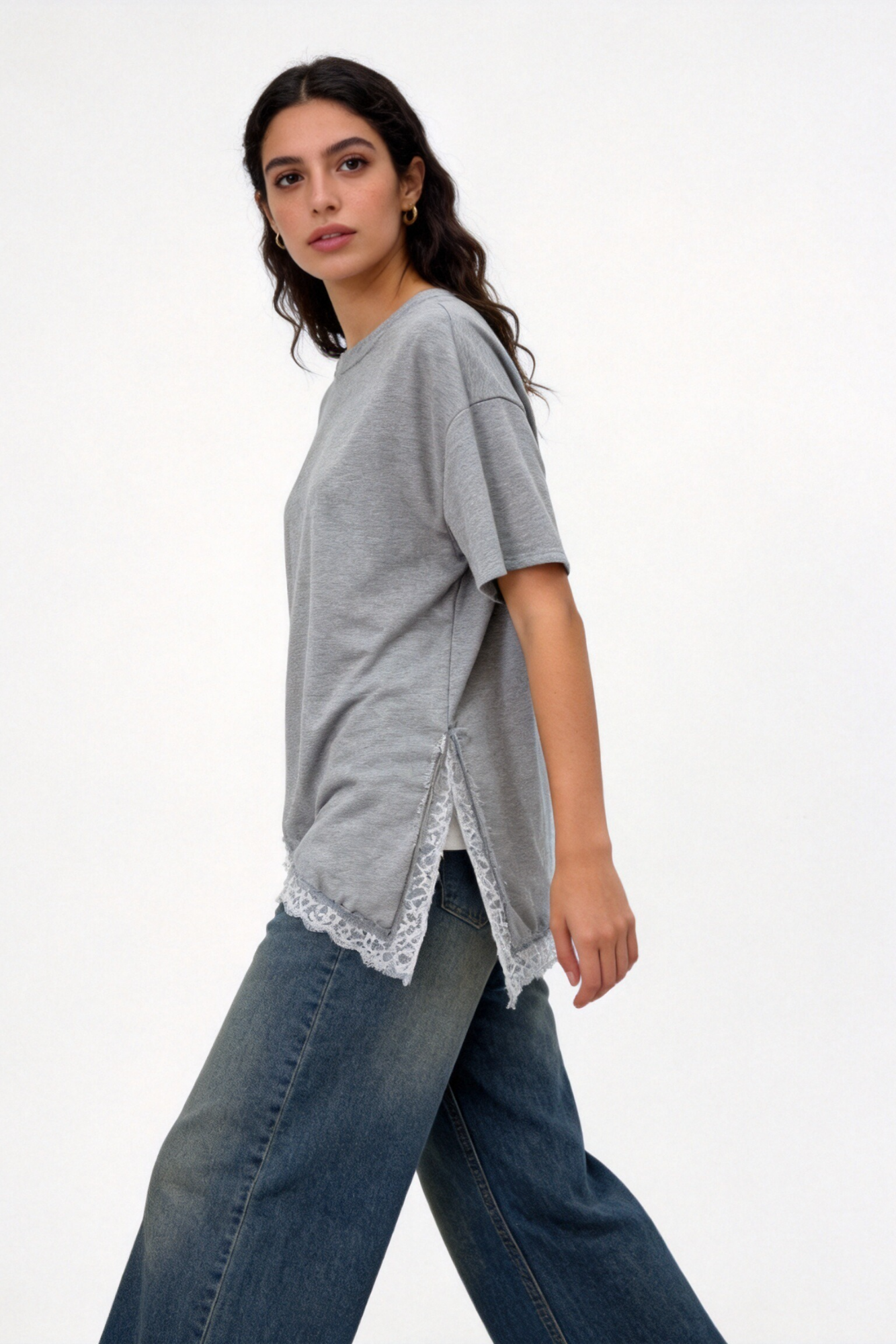 Camiseta Mujer Algodón Manga Corta Bajo Encaje Asimétrico con Apertura Lateral | Armonias
