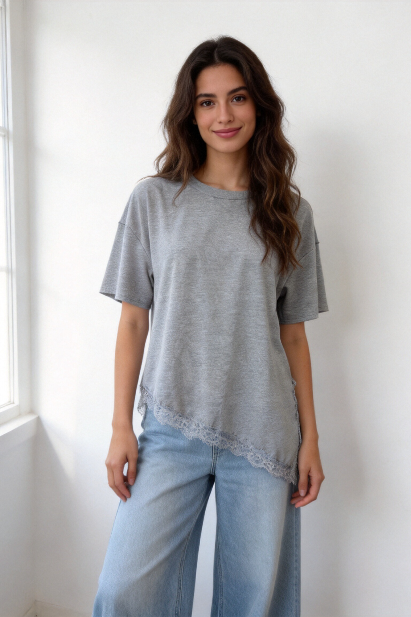 Camiseta Mujer Algodón Manga Corta Bajo Encaje Asimétrico con Apertura Lateral | Armonias