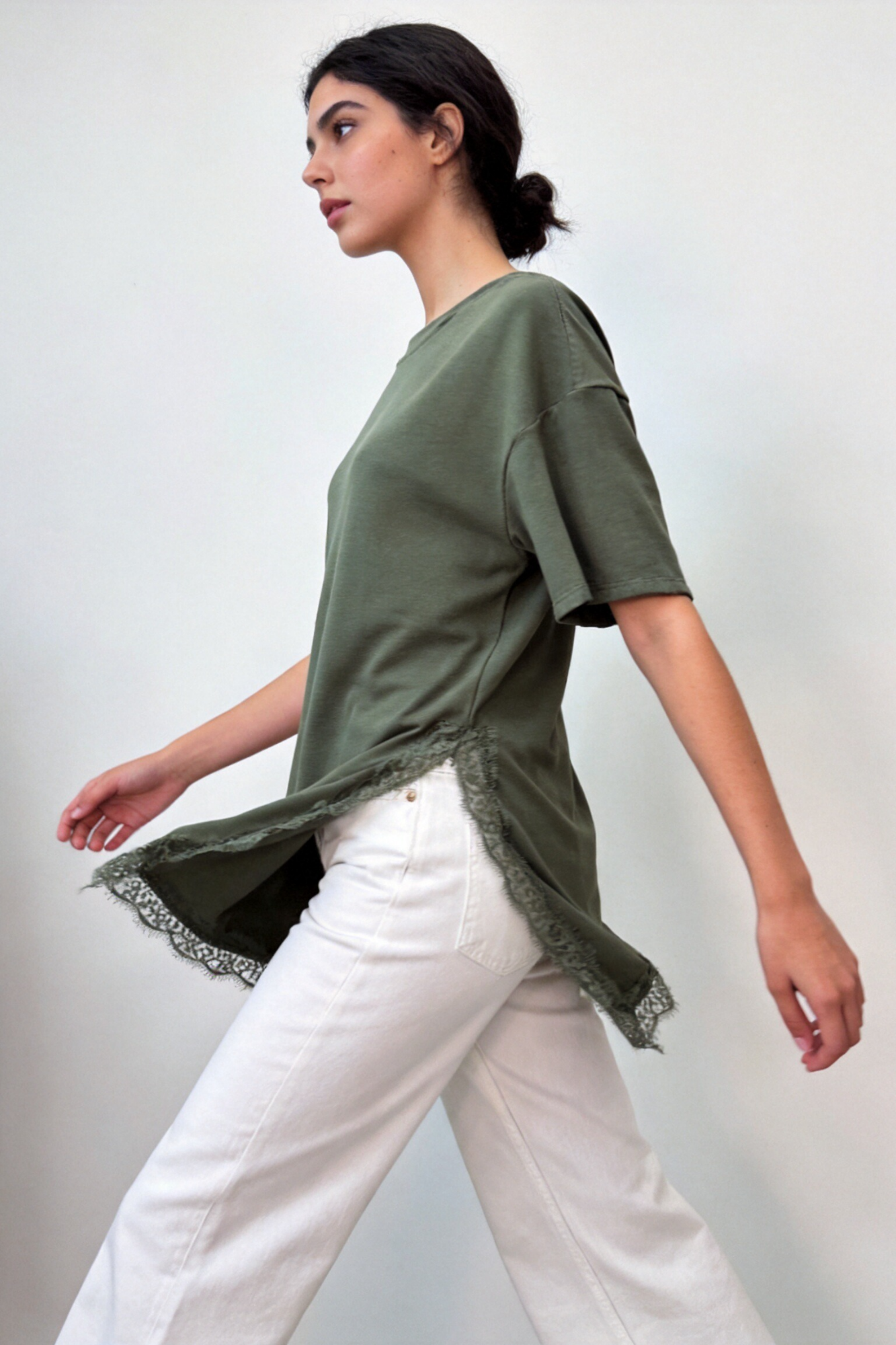 Camiseta Mujer Algodón Manga Corta Bajo Encaje Asimétrico con Apertura Lateral | Armonias