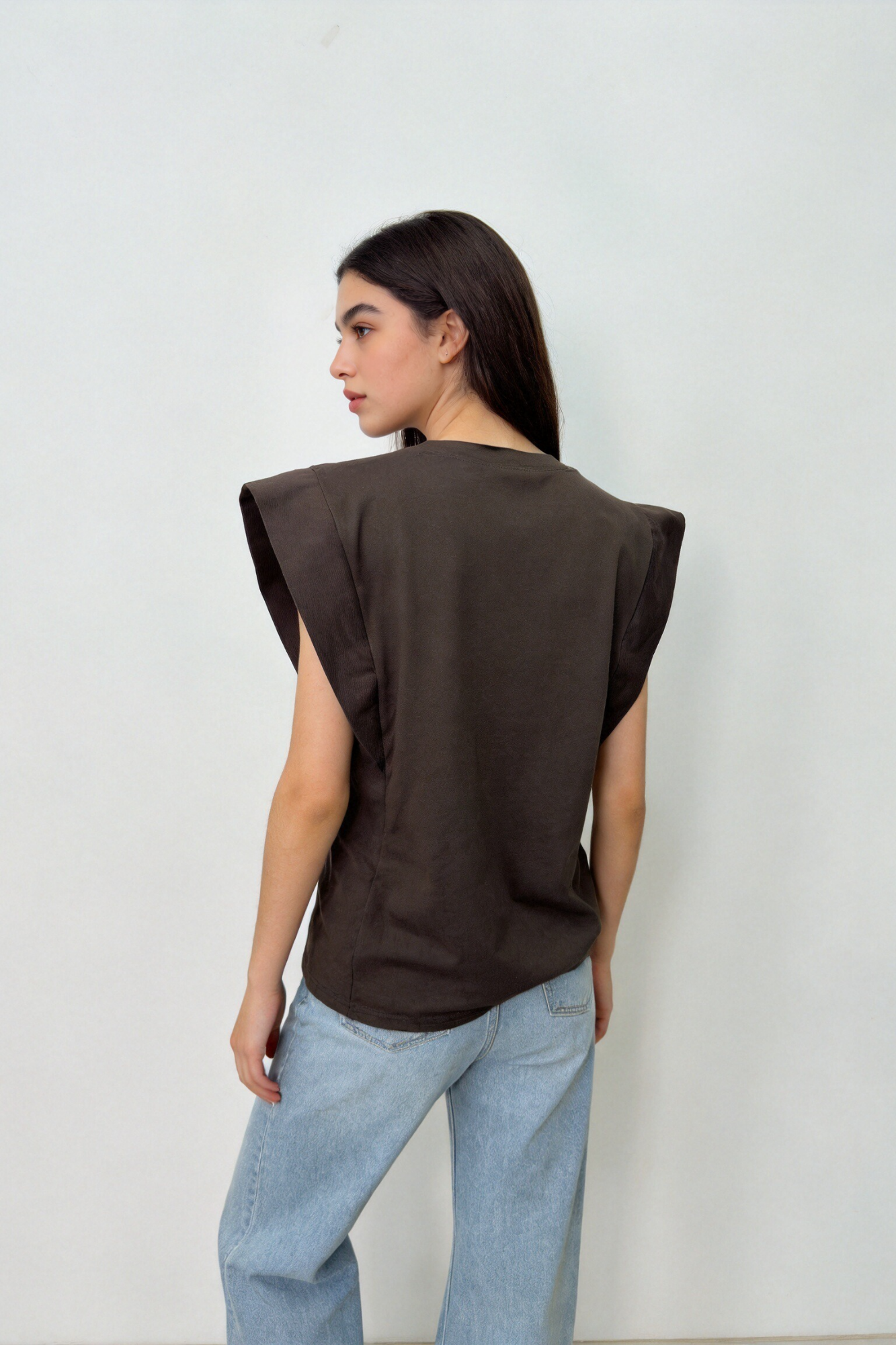 Camiseta Mujer Algodón Sin Mangas Cuello Redondo con Tachuelas Frontales | Armonias Teen