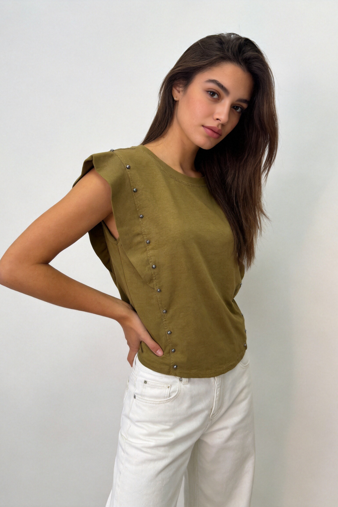 Camiseta Mujer Algodón Sin Mangas Cuello Redondo con Tachuelas Frontales | Armonias Teen