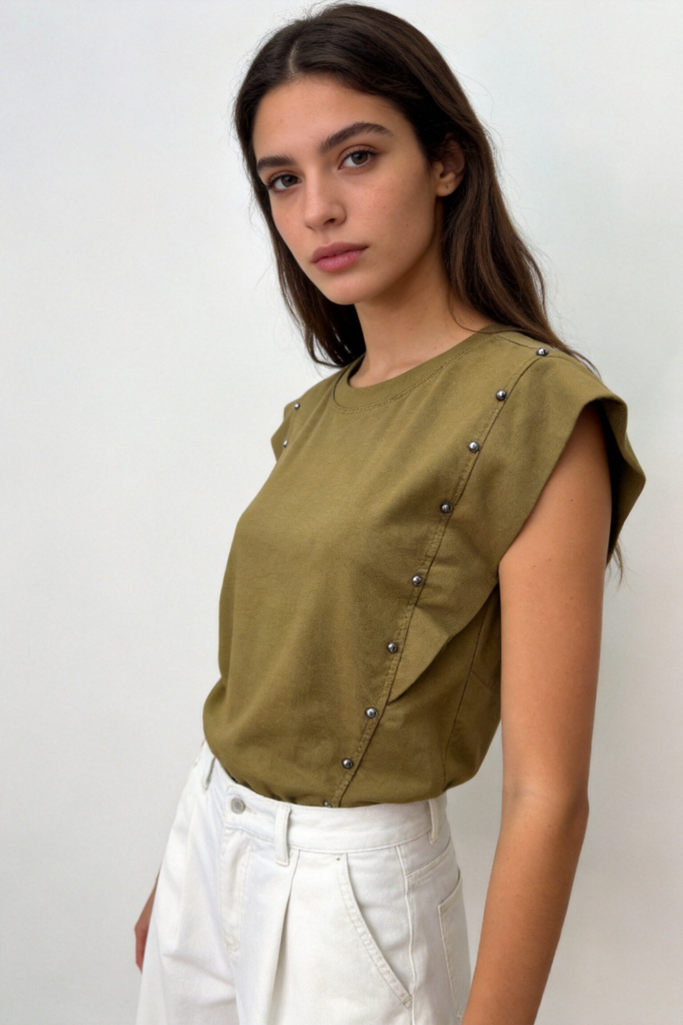 Camiseta Mujer Algodón Sin Mangas Cuello Redondo con Tachuelas Frontales | Armonias Teen