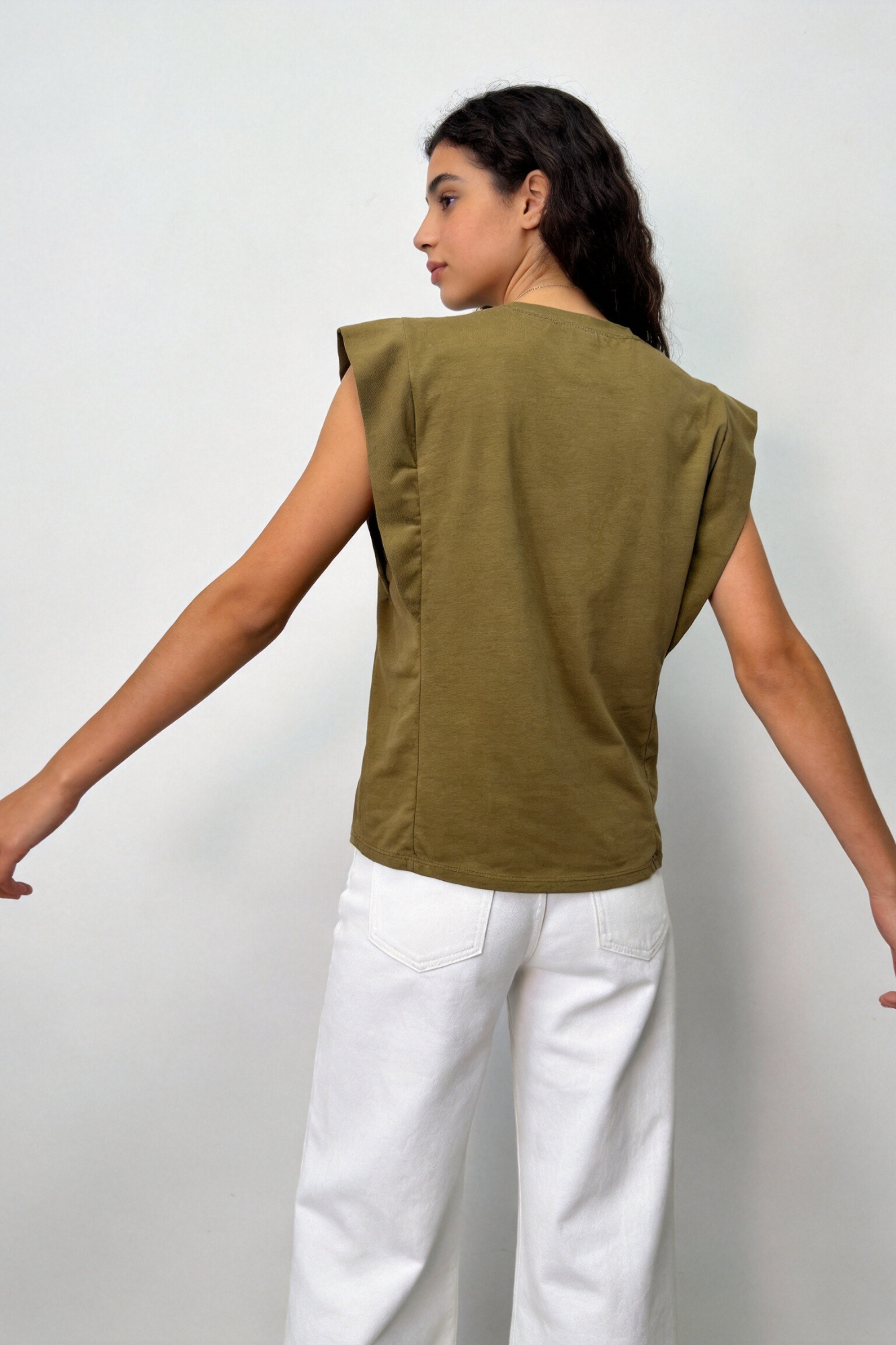 Camiseta Mujer Algodón Sin Mangas Cuello Redondo con Tachuelas Frontales | Armonias Teen