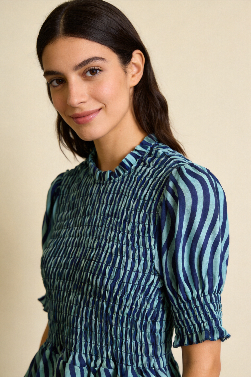 Blusa Mujer Viscosa Manga Abullonada Nido de Abeja con Botón | Armonias Teen