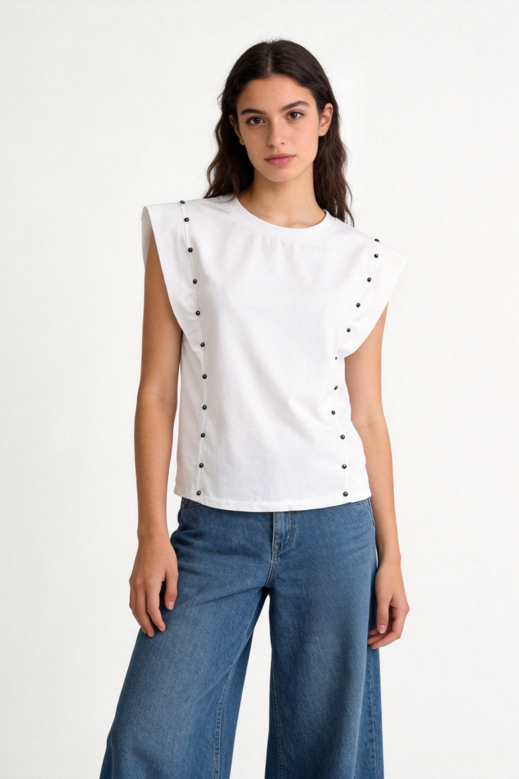 Camiseta Mujer Algodón Sin Mangas Cuello Redondo con Tachuelas Frontales | Armonias Teen