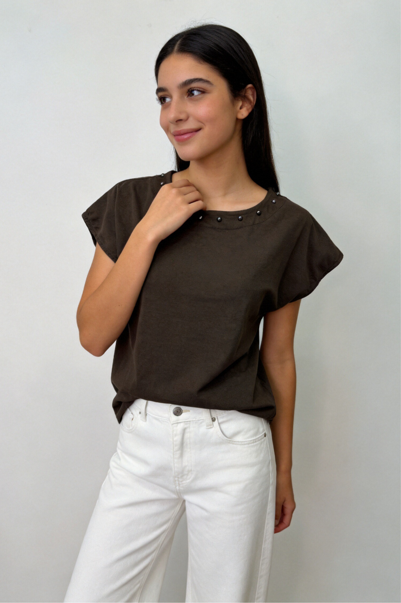 Camiseta Mujer Algodón Manga Corta Cuello Redondo con Tachuelas | Armonias Teen