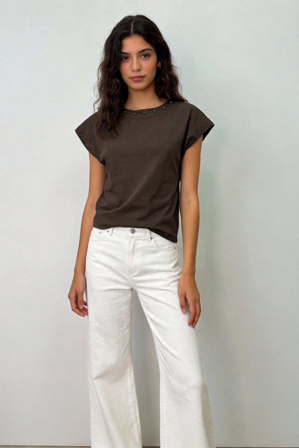 Camiseta Mujer Algodón Manga Corta Cuello Redondo con Tachuelas | Armonias Teen