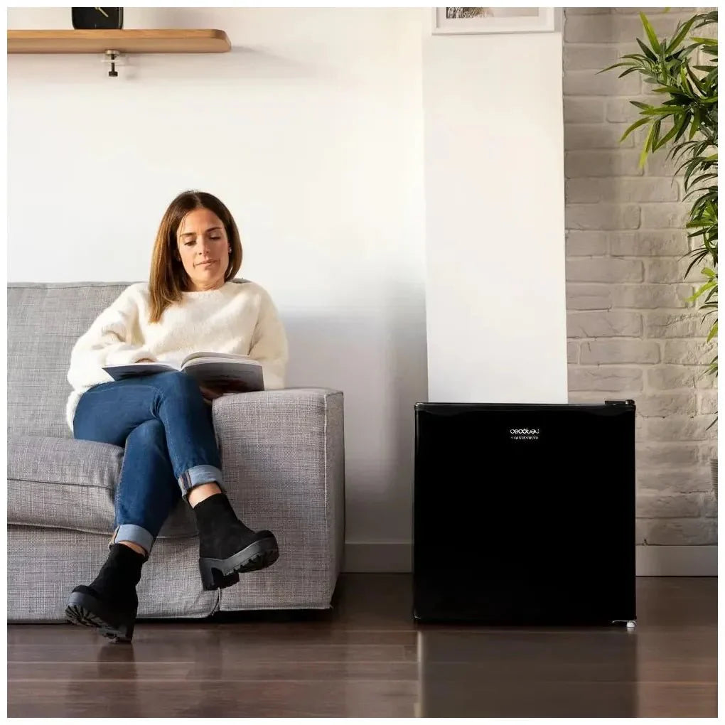 Mini Frigorífico Negro 46L con Congelador y Puerta Reversible, Clase Energética E de Cecotec