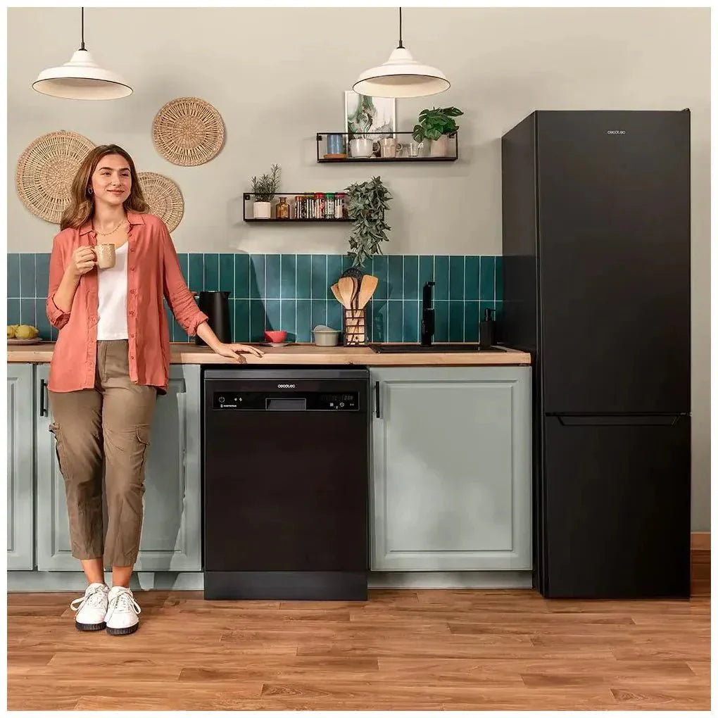 Frigorífico Combi Negro 262L con Iluminación LED y Control Electrónico Eficiente de Cecotec