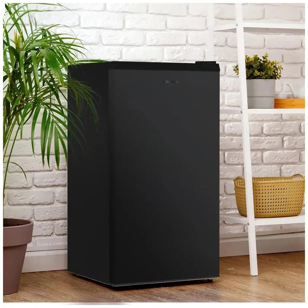 Mini Frigorífico Negro 114L: Compacto, Eficiente y con Función Defrost de Cecotec
