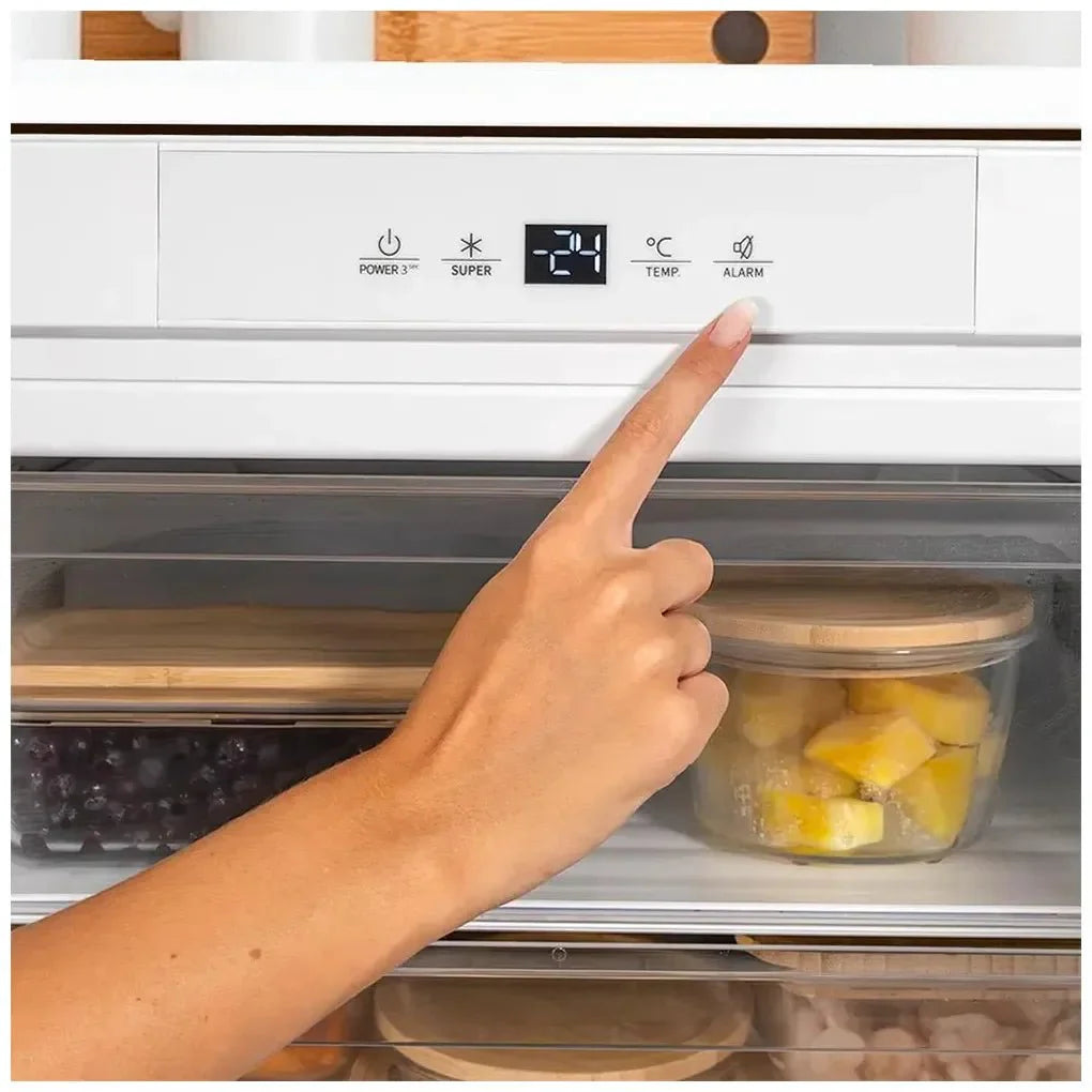 Mini Congelador Integrable 101L con Fast Freezing y Display Táctil de Cecotec