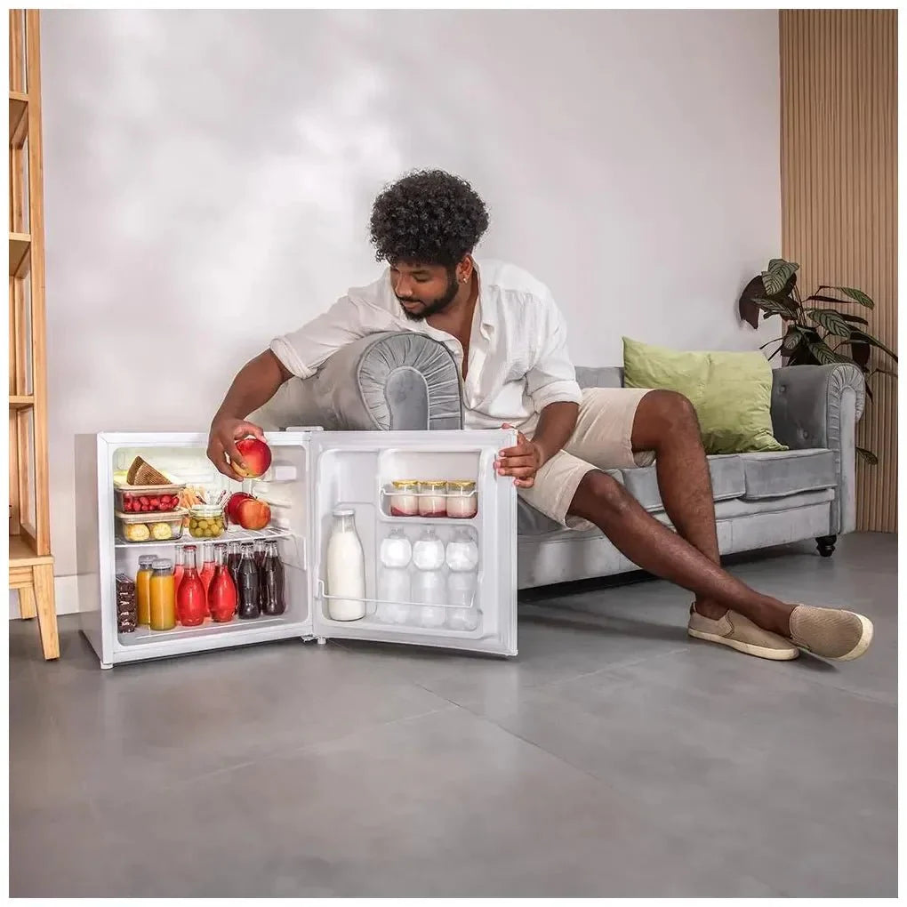 Mini Frigorífico Blanco 46L con Puerta Reversible y Eficiencia Energética E de Cecotec