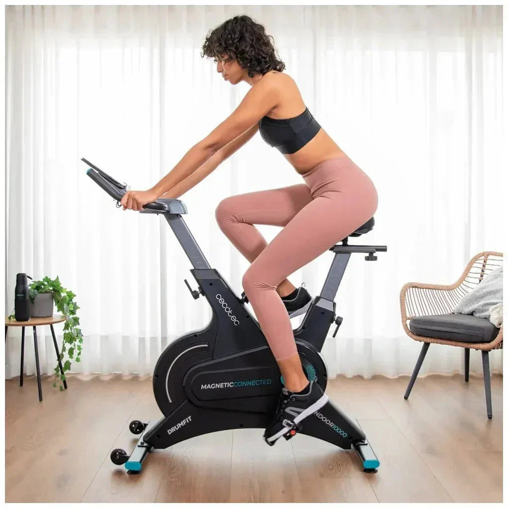 Bicicleta Estatica Indoor Drumfit 10000 con resistencia magnética volante de inercia de 10 kg y conectividad APP Kinomap Cecotec