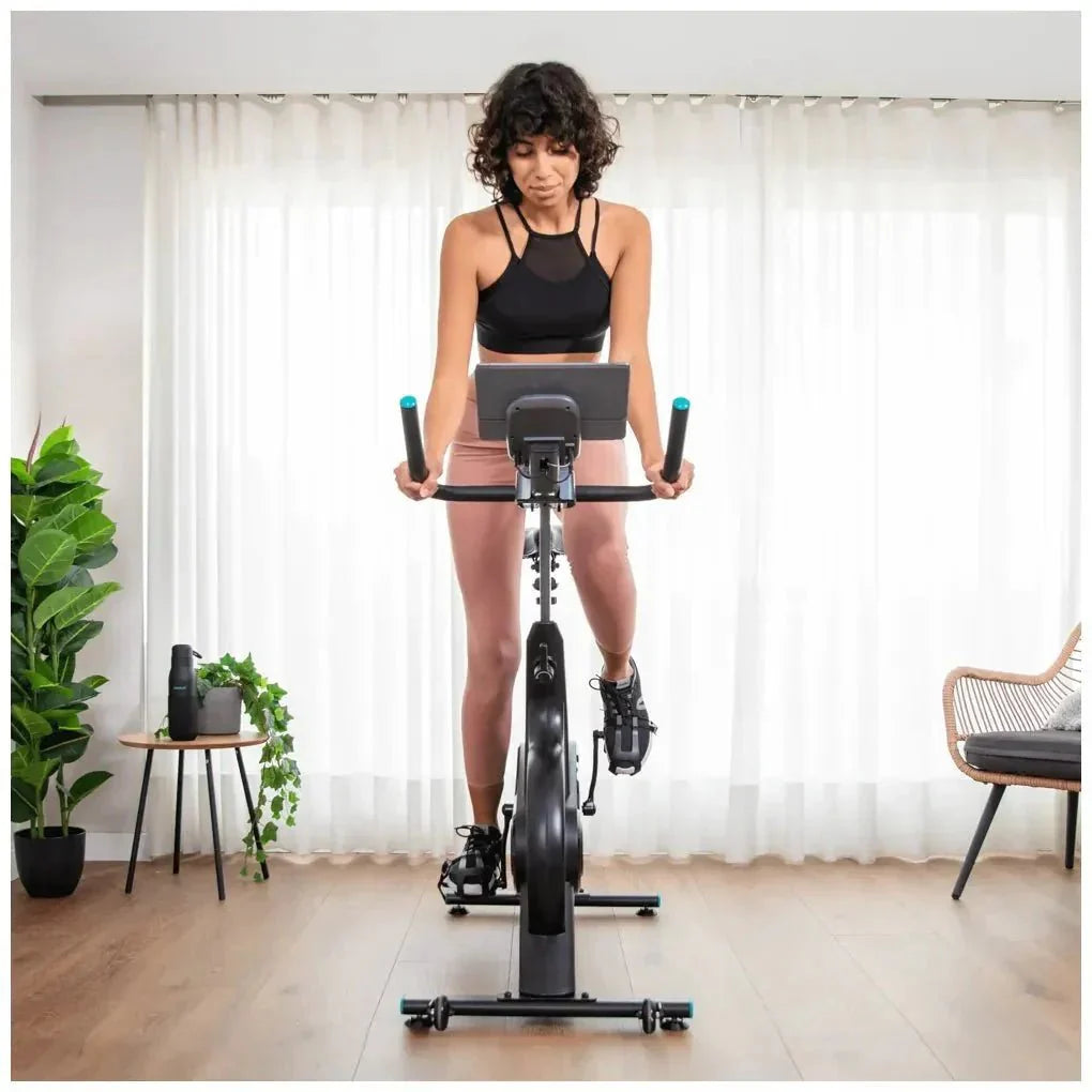 Bicicleta Estatica Indoor Drumfit 10000 con resistencia magnética volante de inercia de 10 kg y conectividad APP Kinomap Cecotec