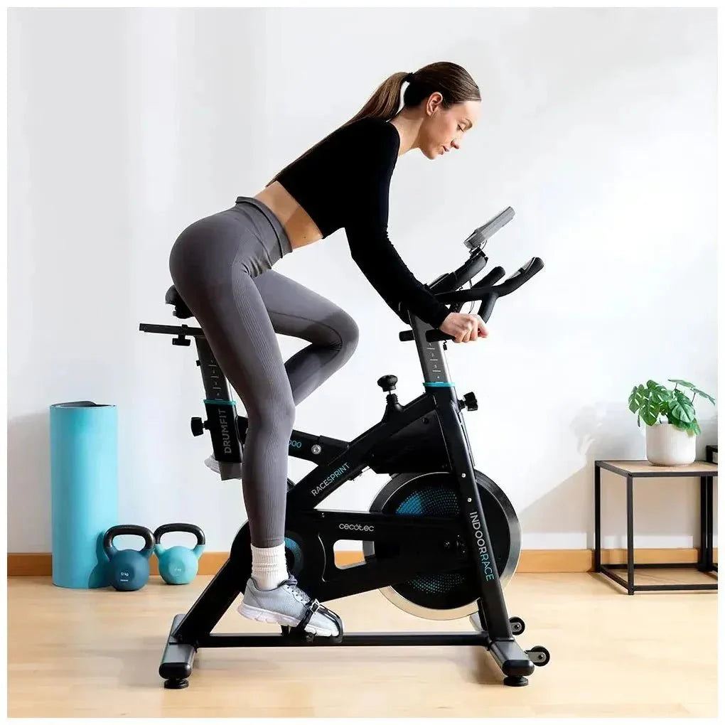 Bicicleta estatica Indoor DrumFit 24000 Race Sprint con volante de inercia de 24 kg y conectividad APP Kinomap Cecotec