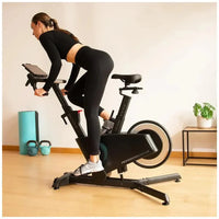 Bicicleta estatica Profesional DrumFit con volante de aluminio de 10 Kg inclinación motorizada y conexión APP Cecotec
