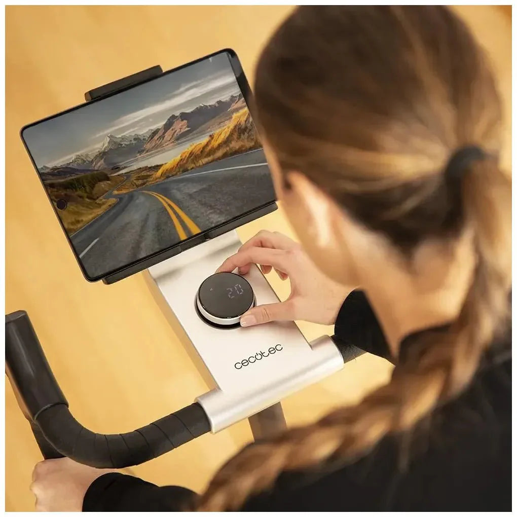 Bicicleta estatica Profesional DrumFit con volante de aluminio de 10 Kg inclinación motorizada y conexión APP Cecotec