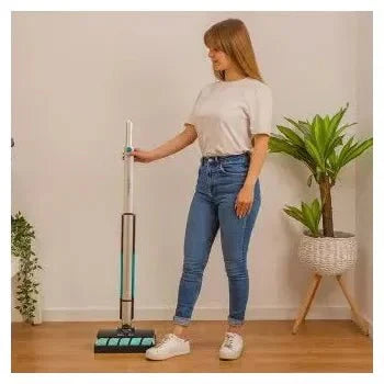 Fregona eléctrica sin cable con doble rodillo y base de autolimpieza freego wash twice spray de Cecotec